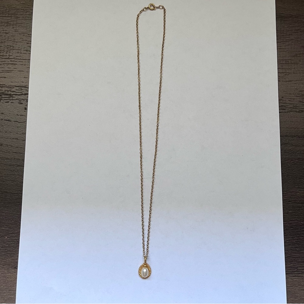 Gold and pearl pendant necklace